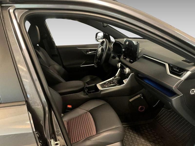 Begagnad Toyota RAV4 310 HK (228 kW) 2023 Grå SUV