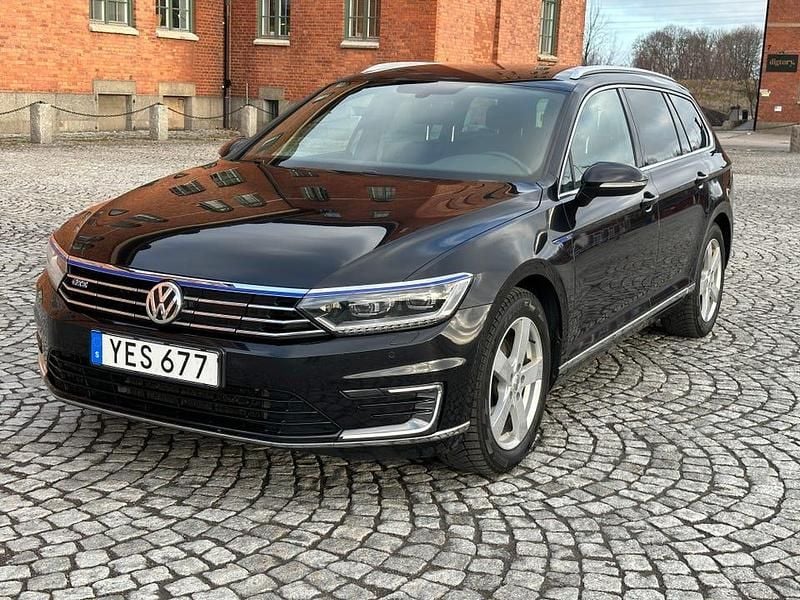 Begagnad 2017 VW Passat GTE Kombi | 134 000 kr (Superpris) - Bild 1/4