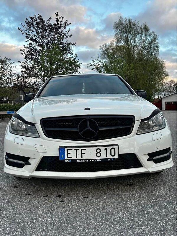 Vit Begagnad 2012 Mercedes C220 Avantgarde Sedan | 105 000 kr (Marknadspris) - Bild 1/4