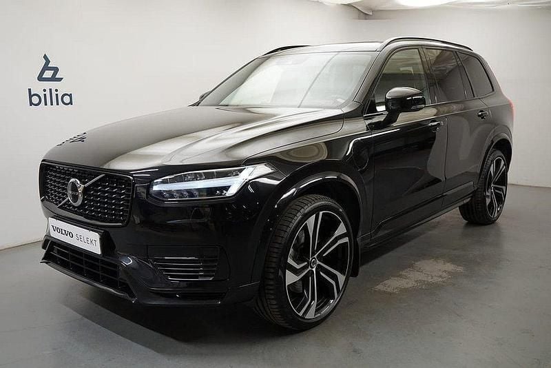 Svart Begagnad 2022 Volvo XC90 Pro SUV | 649 900 kr (Marknadspris) - Bild 1/3