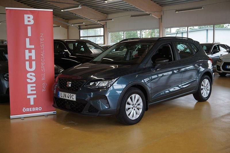 Grå Begagnad 2022 Seat Arona Comfort SUV | 169 900 kr (Marknadspris) - Bild 1/4