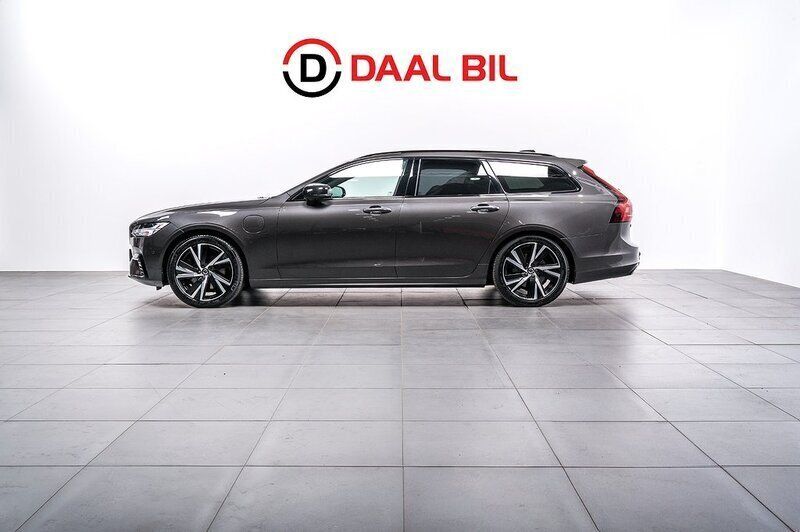 Grå Begagnad 2022 Volvo V90 R-Design Kombi | 424 700 kr (Marknadspris) - Bild 1/4