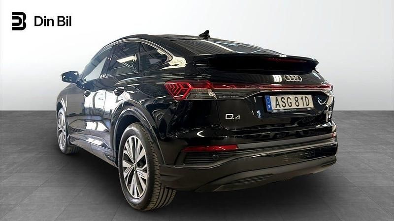 Begagnad Audi Q4 e-tron Advanced Plus 219 kW (299 HK) 2024 Mytsvart metallic SUV