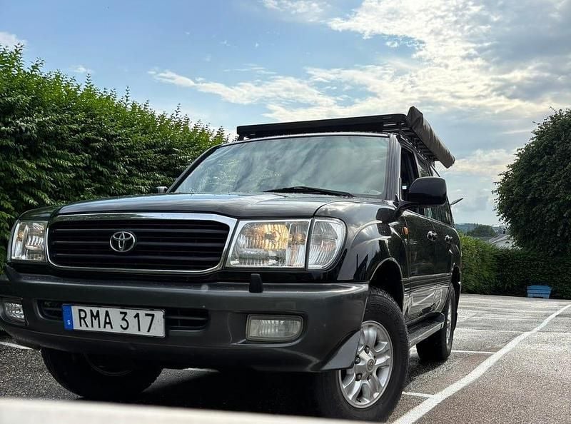 Begagnad Toyota Land Cruiser 235 HK (172 kW) 2000 Svart Sedan
