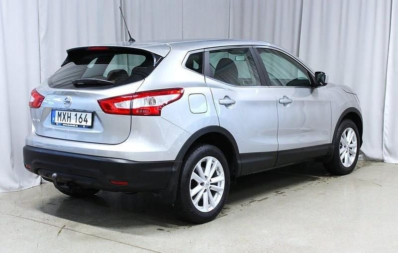 Begagnad Nissan Qashqai S 131 HK (96 kW) 2015 Silver SUV