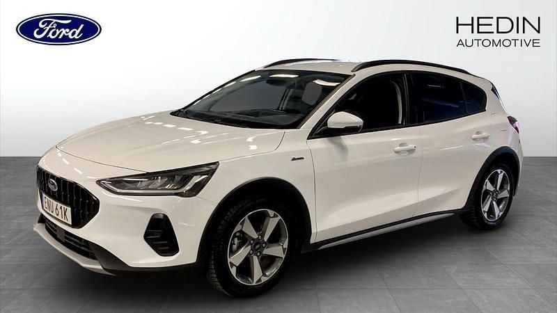 Vit (white) Begagnad 2024 Ford Focus Active Halvkombi | 224 900 kr (Lite dyr) - Bild 1/4