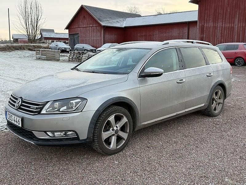 Silver Begagnad 2013 VW Passat Alltrack Kombi | 124 900 kr (Marknadspris) - Bild 1/4