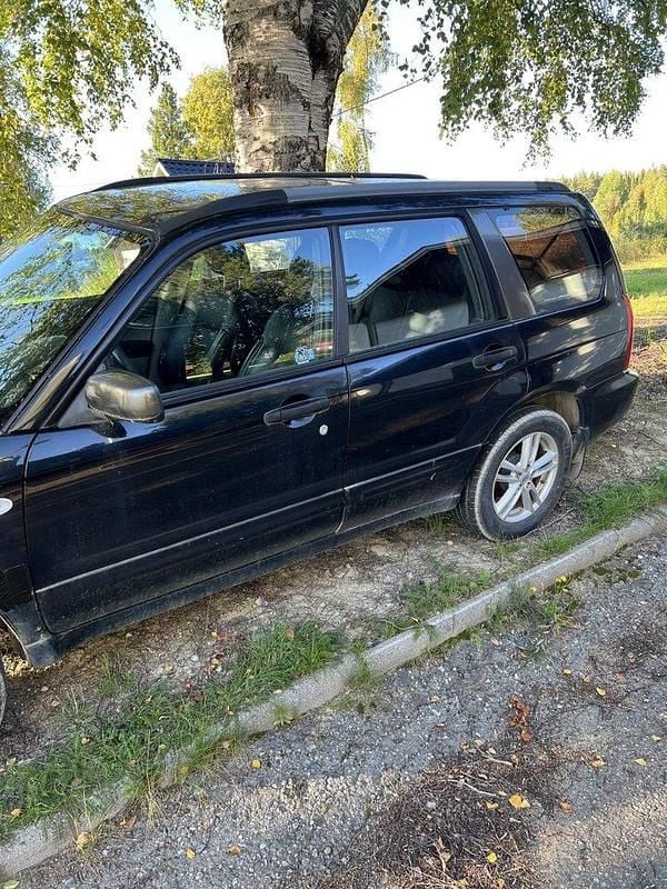 Svart Begagnad 2005 Subaru Forester SUV | 8 500 kr - Bild 1/4