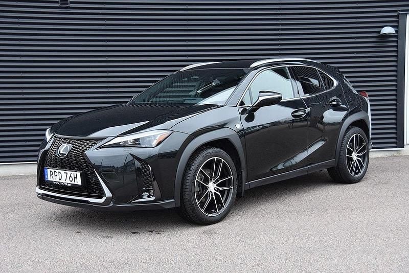 Svart Begagnad 2024 Lexus UX 300h Sport Design Packet SUV | 379 900 kr - Bild 1/4