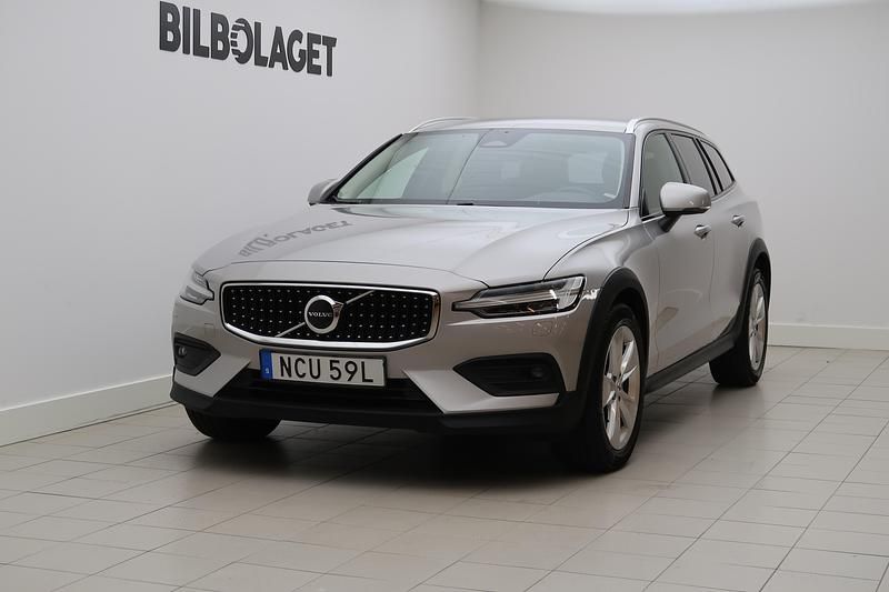 Silver Begagnad 2024 Volvo V60 CC Core Kombi | 399 500 kr (Marknadspris) - Bild 1/4