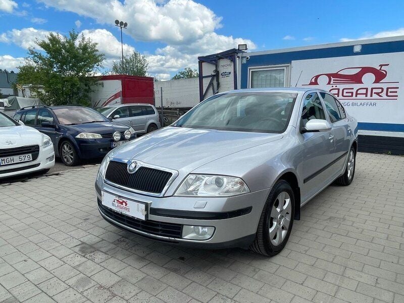 Silver Begagnad 2008 Skoda Octavia Halvkombi | 34 900 kr (Lite dyr) - Bild 1/4