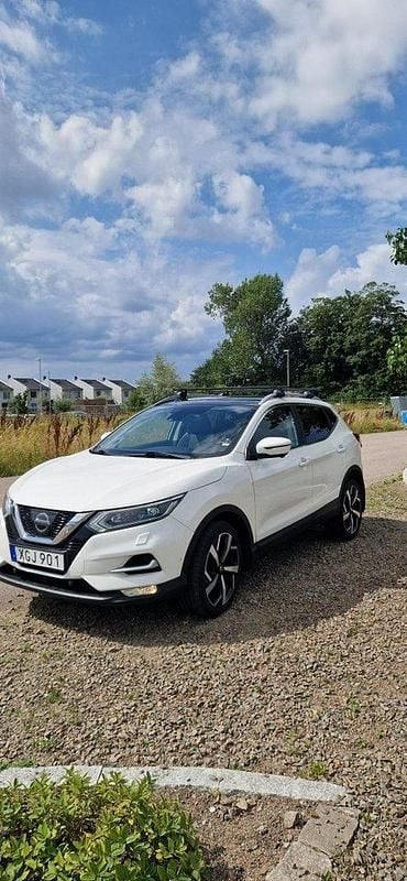 Vit Begagnad 2017 Nissan Qashqai SUV | 155 000 kr (Marknadspris) - Bild 1/4