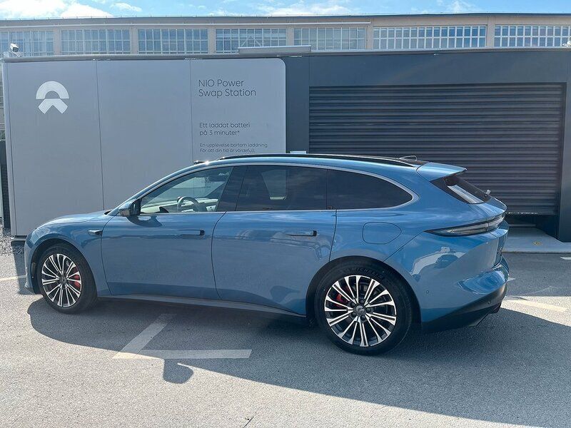 Mörkblå Begagnad 2023 Nio ET5 Sedan | 439 900 kr - Bild 1/4