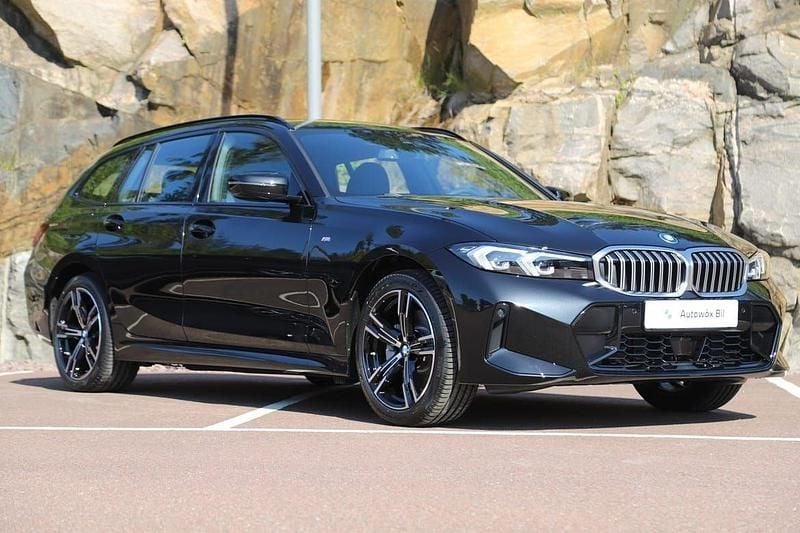 Svart Ny 2025 BMW 330e Shadowline Kombi | 629 700 kr (Bra pris) - Bild 1/3