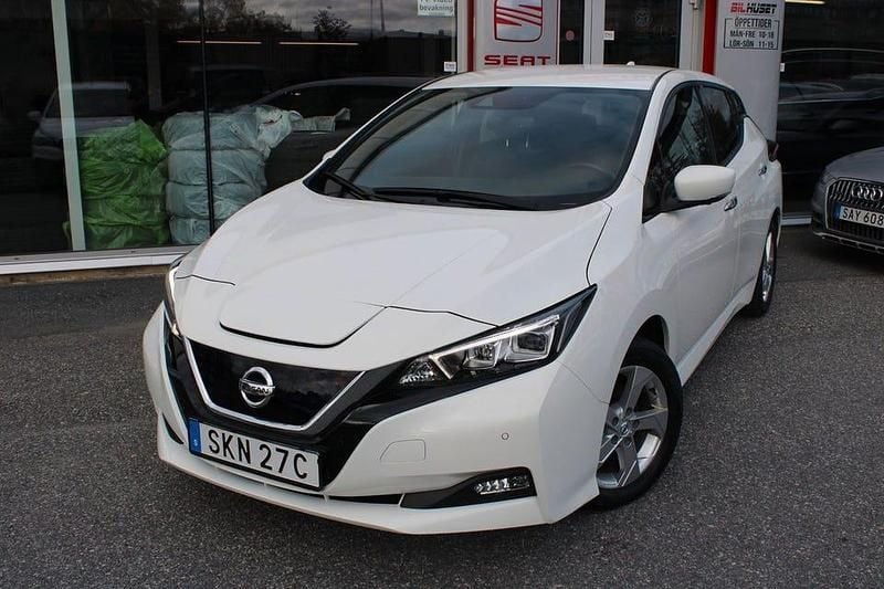 Vit Begagnad 2022 Nissan Leaf N-Connecta Halvkombi | 164 900 kr (Bra pris) - Bild 1/4
