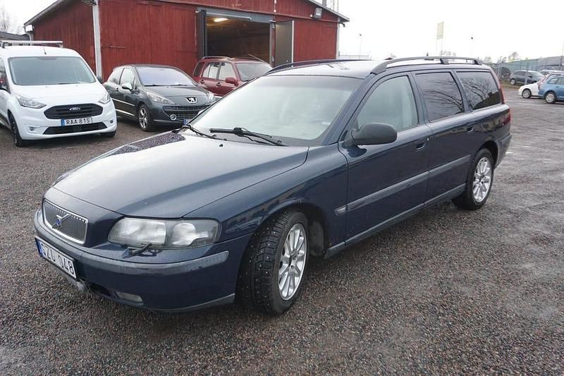 Mörkblå Begagnad 2001 Volvo V70 Kombi | 24 900 kr (Marknadspris) - Bild 1/4
