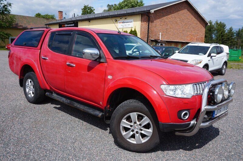 Röd Begagnad 2011 Mitsubishi L200 Pickup | 109 900 kr (Marknadspris) - Bild 1/4