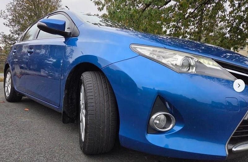 Begagnad Toyota Auris Hybrid 136 HK (100 kW) 2013