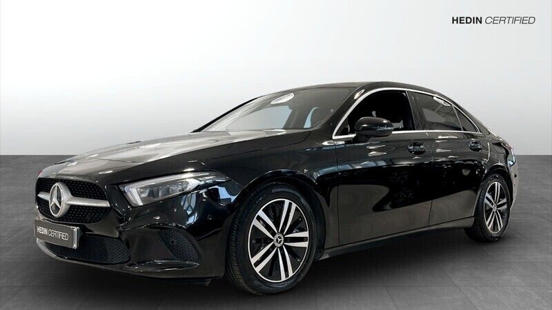 Svart (black) Begagnad 2021 Mercedes A200 Sedan | 269 900 kr (Bra pris) - Bild 1/4
