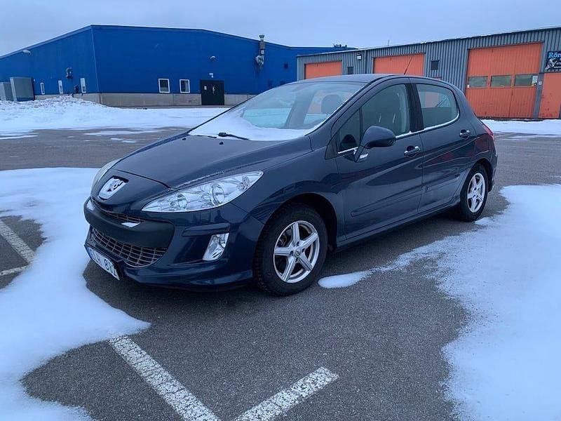 Mörkblå Begagnad 2008 Peugeot 308 Halvkombi | 29 900 kr (Marknadspris) - Bild 1/3