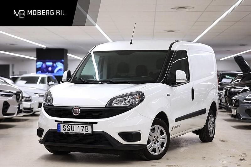 Vit Begagnad 2020 Fiat Doblò Minibuss | 129 900 kr (Superpris) - Bild 1/2