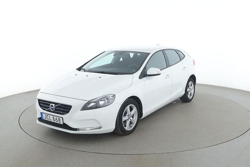 Vit Begagnad 2015 Volvo V40 Kinetic Kombi | 138 000 kr (Marknadspris) - Bild 1/3