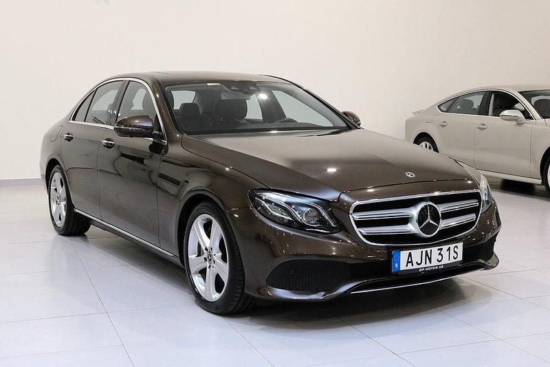 Brun Begagnad 2017 Mercedes E350 Avantgarde Sedan | 299 900 kr (Superpris) - Bild 1/4
