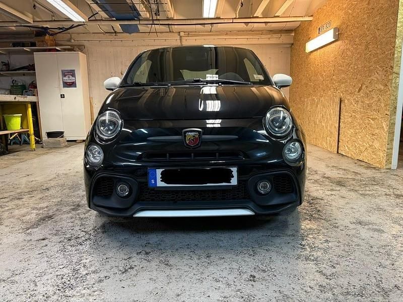Begagnad Abarth 595 Esseesse 180 HK (132 kW) 2021 Svart