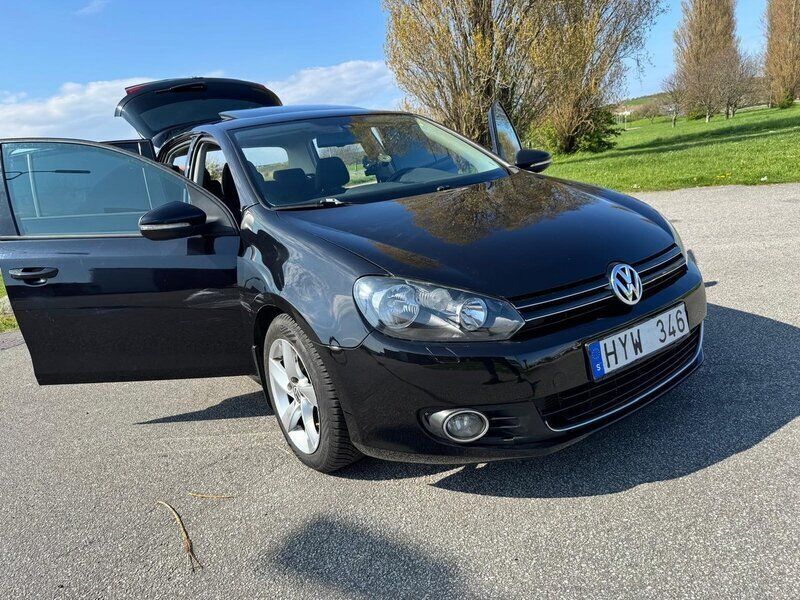 Svart Begagnad 2009 VW Golf VI Halvkombi | 65 000 kr (Marknadspris) - Bild 1/4