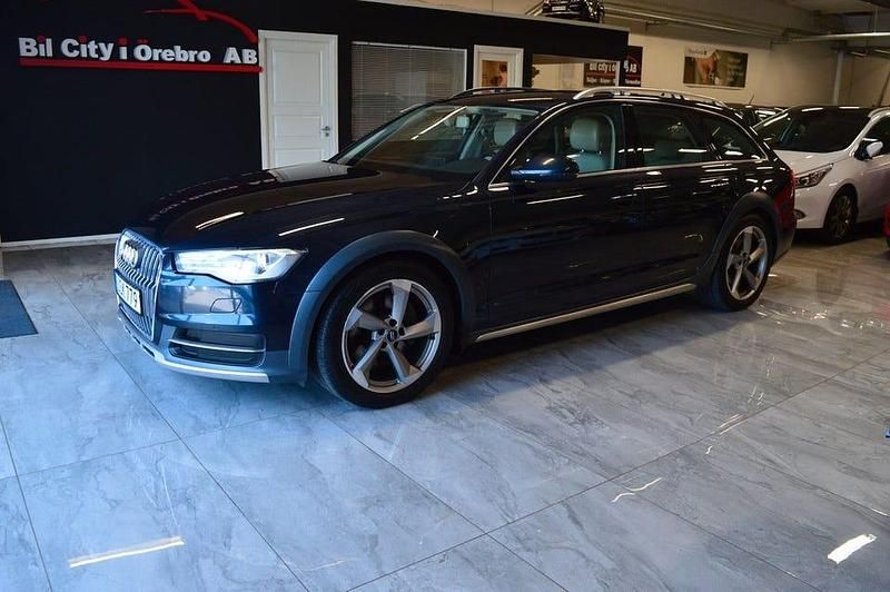 Blå Begagnad 2016 Audi A6 Allroad Sport Kombi | 184 900 kr (Marknadspris) - Bild 1/4