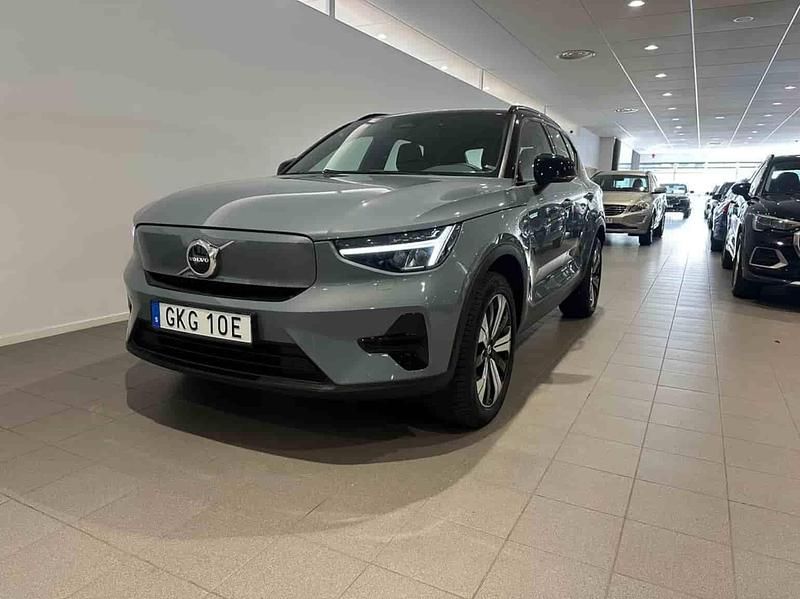Grå Begagnad 2023 Volvo XC40 Single Motor SUV | 344 500 kr - Bild 1/1