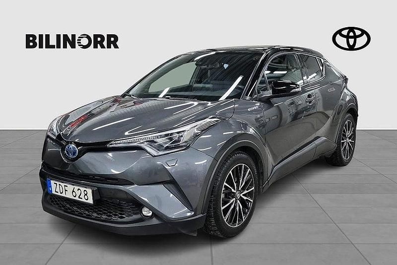 Mörkgrå Begagnad 2017 Toyota C-HR Style SUV | 209 900 kr (Marknadspris) - Bild 1/4