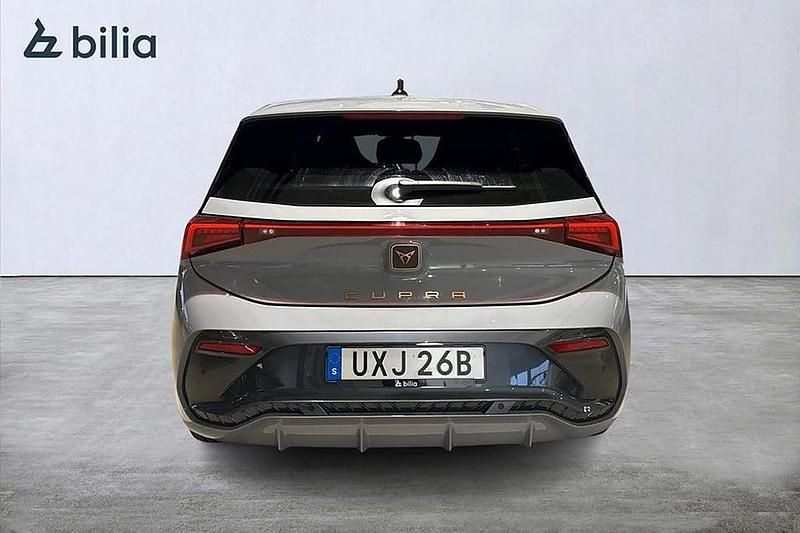 Begagnad Cupra Born 169 kW (231 HK) 2023 Grå Halvkombi