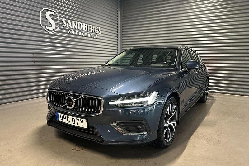 Mörkblå Begagnad 2019 Volvo V60 Inscription Kombi | 278 500 kr (Marknadspris) - Bild 1/4