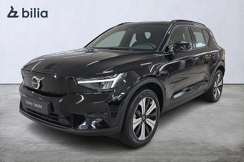 Svart Begagnad 2022 Volvo XC40 Core SUV | 367 000 kr (Marknadspris) - Bild 1/3