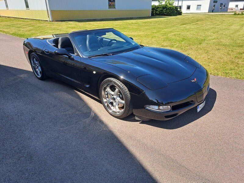 Svart Begagnad 2004 Chevrolet Corvette Cab | 260 000 kr (Lite dyr) - Bild 1/4