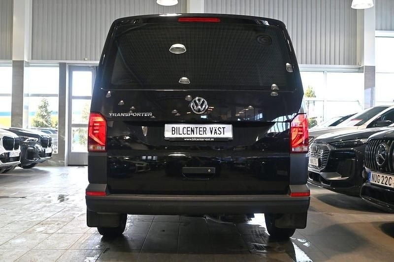 Begagnad VW Transporter Comfortline 150 HK (110 kW) 2024 Deep black pärleffekt Van