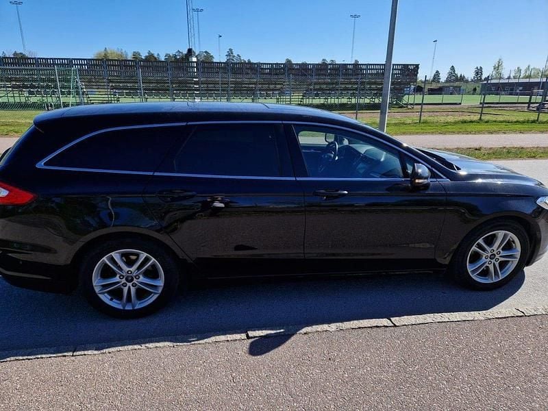 Svart Begagnad 2017 Ford Mondeo Titanium Kombi | 139 900 kr (Marknadspris) - Bild 1/4