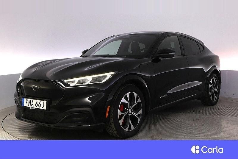 Svart Begagnad 2021 Ford Mustang Mach-E SUV | 358 900 kr (Bra pris) - Bild 1/4