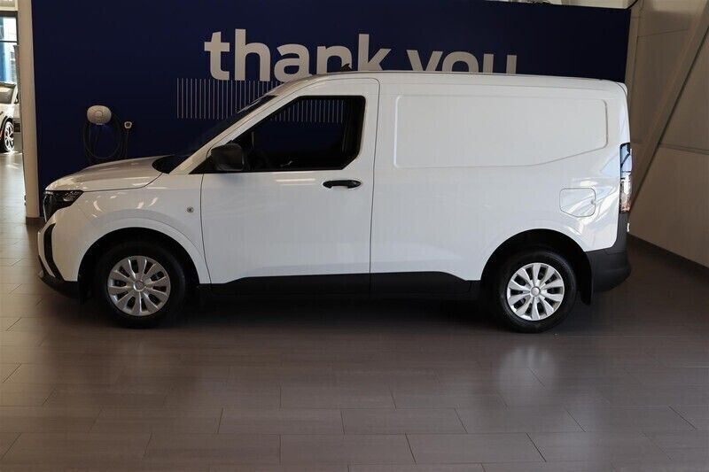 Begagnad Ford Courier Trend 125 HK (91 kW) 2024 Vit Minibuss