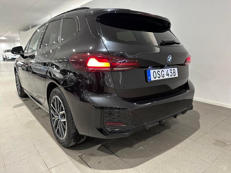 Begagnad BMW 225 Active Tourer 2024 Svart Minibuss