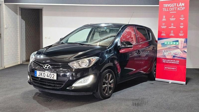 Svart Begagnad 2014 Hyundai i20 Select Halvkombi | 69 900 kr (Marknadspris) - Bild 1/4