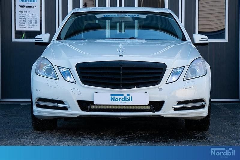 Begagnad Mercedes E200 Classic 136 HK (100 kW) 2011 Vit Sedan