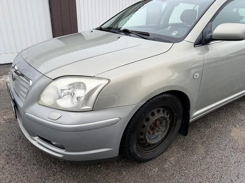 Begagnad Toyota Avensis 147 HK (108 kW) 2004 Kombi
