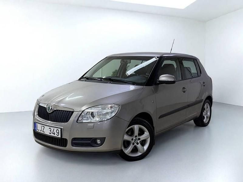 Brun Begagnad 2008 Skoda Fabia Halvkombi | 39 900 kr (Bra pris) - Bild 1/4