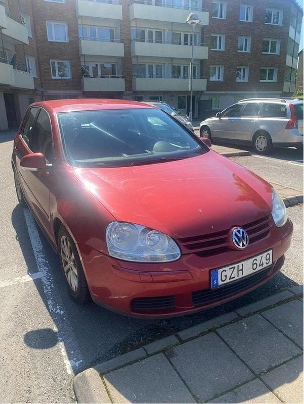 Röd Begagnad 2008 VW Golf Trendline Halvkombi | 16 000 kr (Superpris) - Bild 1/4