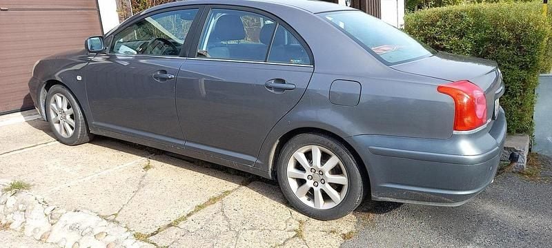 Grå Begagnad 2006 Toyota Avensis Sedan | 30 000 kr (Marknadspris) - Bild 1/1