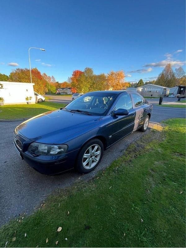 Blå Begagnad 2001 Volvo S60 Sedan | 17 800 kr (Bra pris) - Bild 1/4
