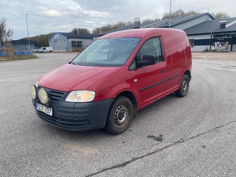 Mörkröd (röd) Begagnad 2010 VW Caddy Minibuss | 19 900 kr (Marknadspris) - Bild 1/4