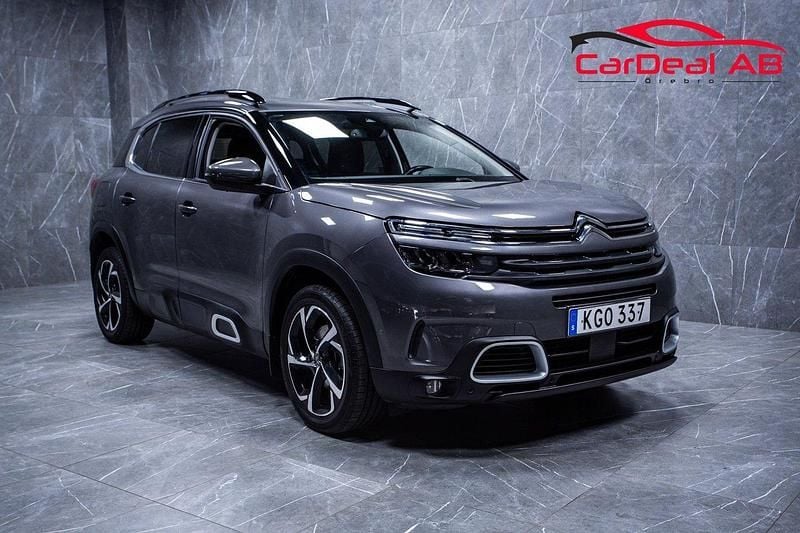Grå Begagnad 2021 Citroën C5 Aircross PureTech SUV | 184 800 kr (Marknadspris) - Bild 1/4